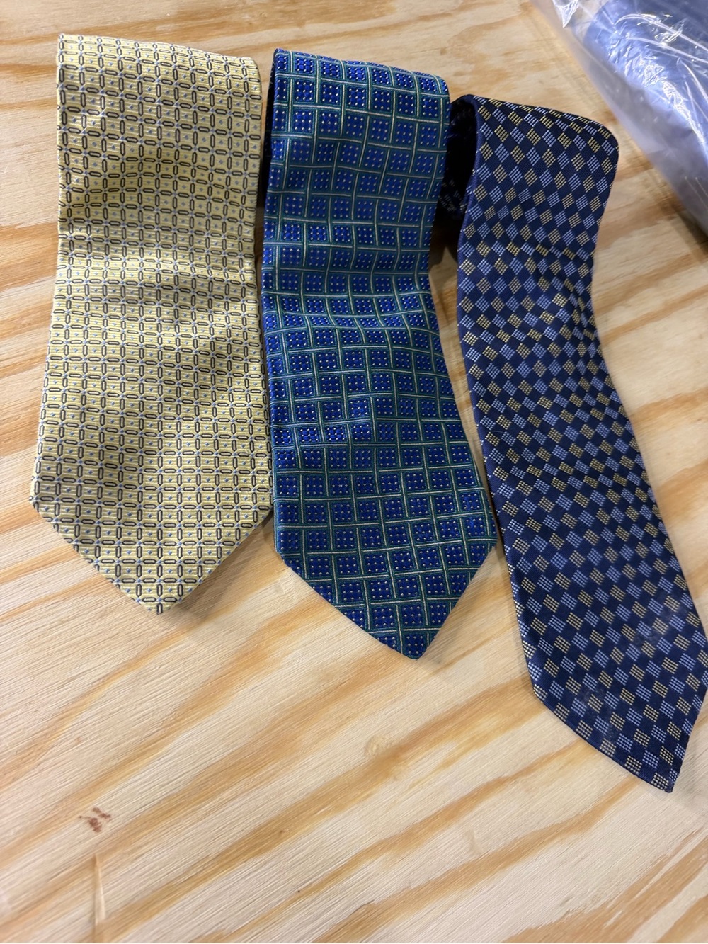 Tommy Hilfiger Men’s Silk Necktie Lot of 3 Crest Logo Blue Gold Geometric